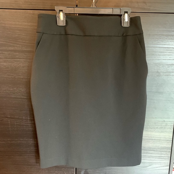 NWOT Black Basic Work Skirt with Side Pockets - Picture 2 of 6